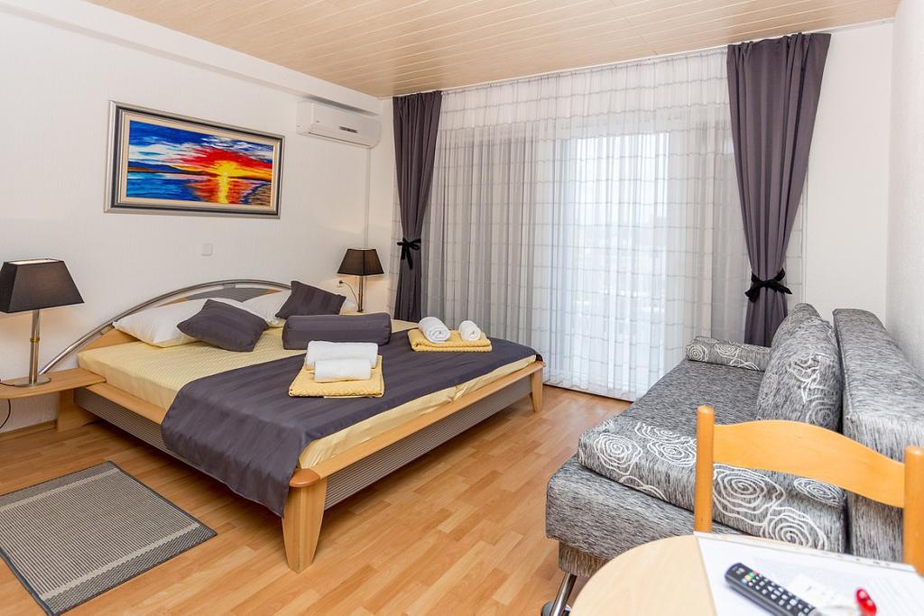 Lanterna Rooms Turanj Exterior foto