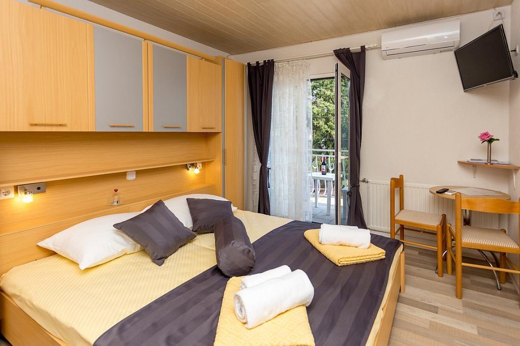Lanterna Rooms Turanj Exterior foto